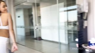 Personal trainner giving the brunette a dick workout