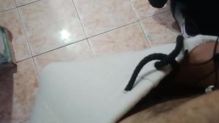 ME FOLLO A MI HERMANASTRA DE PIERNAS GRANDES VESTIDO CORTO Y TANGAS ROJAS DELICIOSAS