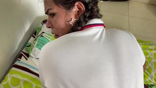 MI TIO CACHONDO ME TOMA POR LA ESPALDA Y ME LLENA LA GARGANTA DE SEMEN DESPUES DE CLASES