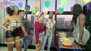 ( A TRAICAO) SANTA ANTONIA CASAMENTEIRA MAIS SAFADA QUE AS NOIVAS