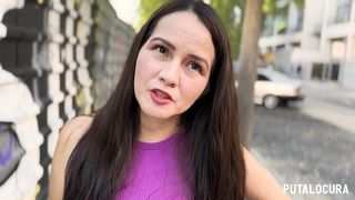 PUTALOCURA - LA MEXICANA SENSUAL KIARA M ES CONVENCIDA POR TORBE Y TRAGA SEMEN EN PILLADA.