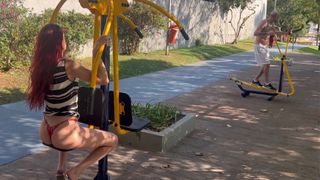 ESPOSA NOVINHA SE EXIBE EM PUBLICO