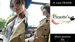 TRAVESTI DO PAU GRANDE SE GOZA TODA AO SE MASTURBAR VOLTANDO PRA SUA CASA.