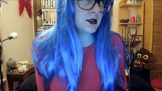 GIRL PLAYING ONLINE PUTS BIG BLACK COCKS IN HER ASS