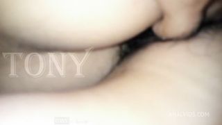 Me dio su culo como prueba de amor... No sabia que era su primera vez y le meti todo, empezo a gritar y acabo disfrutando.