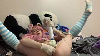 LATEX FETISH, GLOVES STUFFED IN PUSSY, MULTIPLE ORGASMS WITH HITACHI