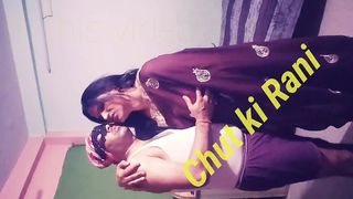 भरी गदराई वाली कमसिन औरत को देखकर लौंडा अपने आप फड़फड़ाने लगता है