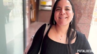 PUTALOCURA - TORBE PILLA A LA GORDITA TIMIDA SALOME PARA SER MODELO Y SE LA FOLLA EN UN HOTEL.