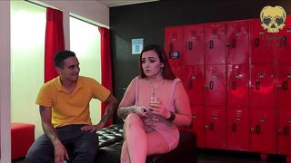 THE BARTENDER SEDUCES ME AND FUCKS ME WITHOUT A CONDOM