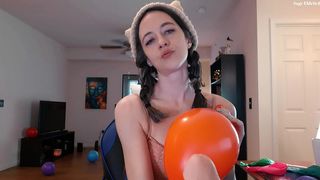 GFE BLOWING UP BALLOONS WHILE GETTING U OFF