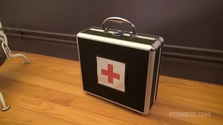 Docteur j'ai pris du plomb dans les fesses !