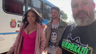 Morena latina desafia dois machos e pede uma DP