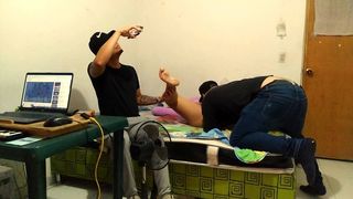 YA PARA! BROTH ERA SOLO UN RATO NO MAS.! AMIGO NO SE DESPEGA DE MI MUJER..