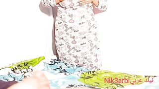 تدخل عليه مرات ابوه وهو بيضرب عشرة