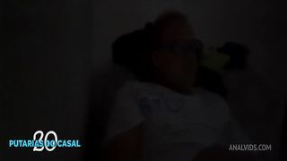 Assistindo filme a noite