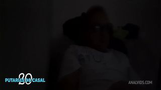 Assistindo filme a noite