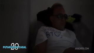 Assistindo filme a noite