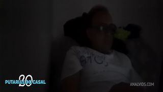 Assistindo filme a noite