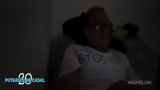 Assistindo filme a noite