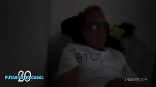 Assistindo filme a noite