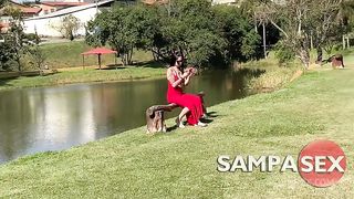 Meu marido fodendo a Ninfeta Vicky e arregacando meu cu. Gozou na buceta e ela engoliu toda porra. MarquesXXX 220628A