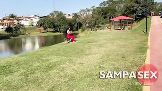 Meu marido fodendo a Ninfeta Vicky e arregacando meu cu. Gozou na buceta e ela engoliu toda porra. MarquesXXX 220628A