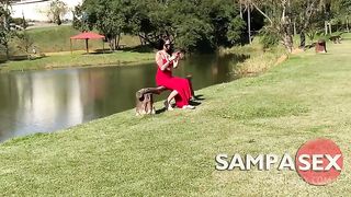 Meu marido fodendo a Ninfeta Vicky e arregacando meu cu. Gozou na buceta e ela engoliu toda porra. MarquesXXX 220628A