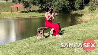 Meu marido fodendo a Ninfeta Vicky e arregacando meu cu. Gozou na buceta e ela engoliu toda porra. MarquesXXX 220628A