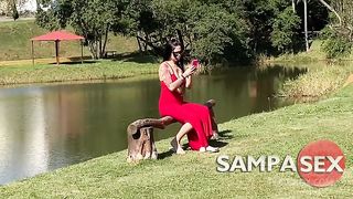 Meu marido fodendo a Ninfeta Vicky e arregacando meu cu. Gozou na buceta e ela engoliu toda porra. MarquesXXX 220628A