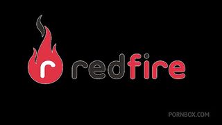 Esposa safada Grazy Moreno pediu pro maridao chamar amiguinho pra foderem juntos o cuzinho da morena