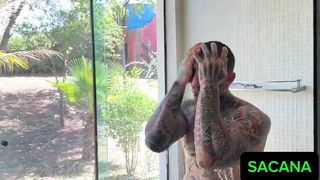 DEPILANDO O SACO E TOMANDO BANHO!