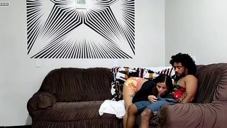 FUI ENTREGAR AS FERRAMENTAS DO MEU AMIGO E COMI A MULHER DELE