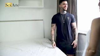 Masseur please squeeze my pussy