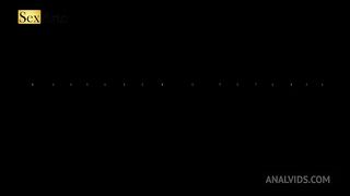 Masseur please squeeze my pussy