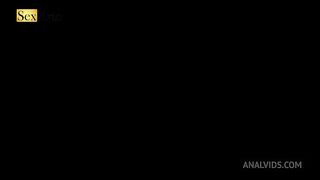 Masseur please squeeze my pussy