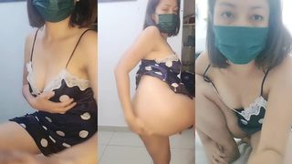 HOT MAMA LOVES TO SHOW HER PERFECT TITS ON CAM