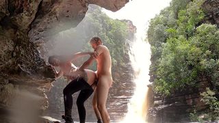 SEXO AO AR LIVRE EM CACHOEIRA NA BAHIA -ALEMAOHUB