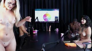 GOSTOSA MOSTRA SEUS LINDOS PEITOS, SE BEIJAM DEPOIS DE FALAR QUE FICOU NERVOSA NO MENAGE - MY HELL WILLIAMS & HYORAN CARVALHO (SHEER/RED)