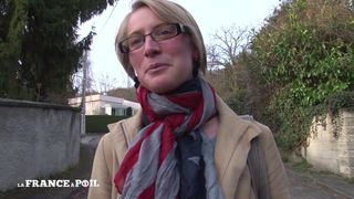 Une blonde BCBG aux gros seins accepte un casting anal sauvage et cree la surprise!
