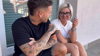 FUMIAMOCI UNA SIGARETTA E POI SVELTINA CON UNA BELLA SBORRATA IN BOCCA