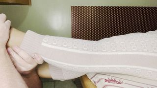 MASSAGEANDO MEUS PES