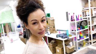 Stacy Bloom Testing The Handmade Dolphin Size XL (With Additional Anal Fisting) TWT155