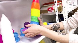 Stacy Bloom Testing The Handmade Dolphin Size XL (With Additional Anal Fisting) TWT155