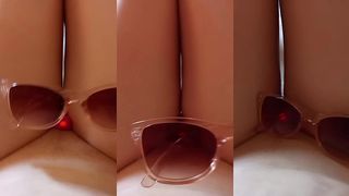 GRETALA METTE GLI OCCHIALI ALLA FICA.