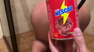 ENEMA DE NESCAU! VEM VER MEU CU FROUXO CHEIO DE LEITE E CHOCOLATE.