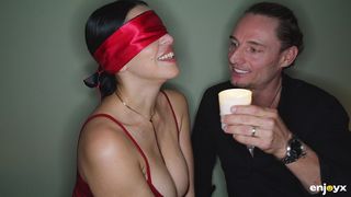 KINKY DUDE WITH A HUGE DICK MAKES INCREDIBLE KIRA QUEEN SQUIRT