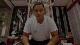 FINGERING BRUNA S HONEYED PUSSY