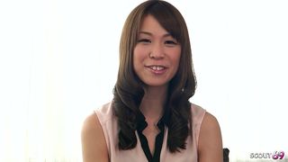 SKINNY JAPANESE TEEN GIVE BLOWJOB TO STRANGER IN CAR AT PORN CASTING