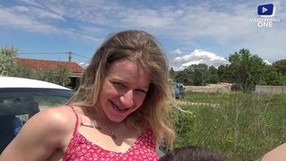 SALLY 18 ANS BAISEE EN DANS UN CHAMPS !