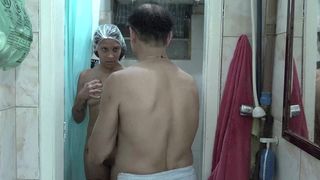 MEU MARIDO FODIA A ENTEADA DELE NO BANHO, E PENSAVA QUE EU NAO ESTAVA EM CASA